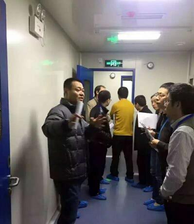 重慶市(shì)衛計(jì)委領導和(hé)專家(jiā)驗收我司客戶---重慶迪威納迪亞醫(yī)學檢驗所